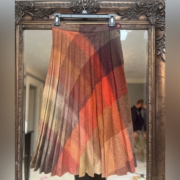 Gorgeous Vintage MOD Flannel Plaid pleated skirt - Picture 2 of 2